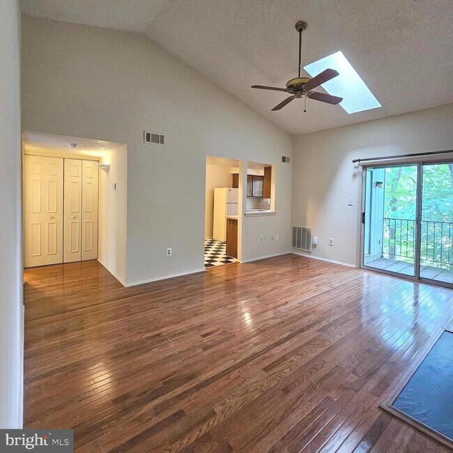 Building Photo - 7754 New Providence Dr
