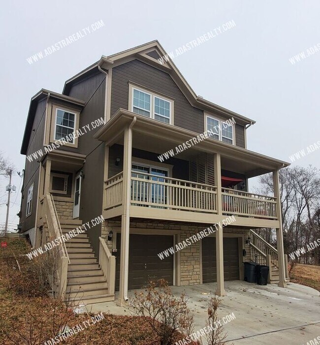 Building Photo - Beautiful Updated Townhome in Downtown KCK-Coming SOON!!