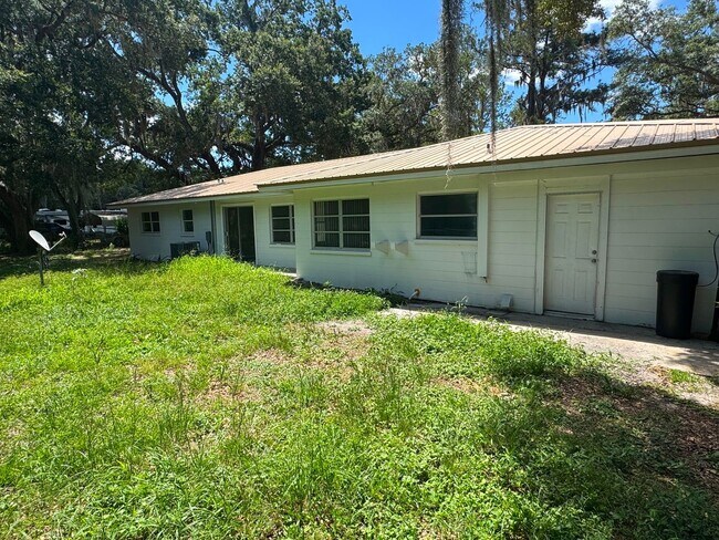 Building Photo - No HOA. Oversized 3/2 Home. NEW PHOTOS COMING SOON