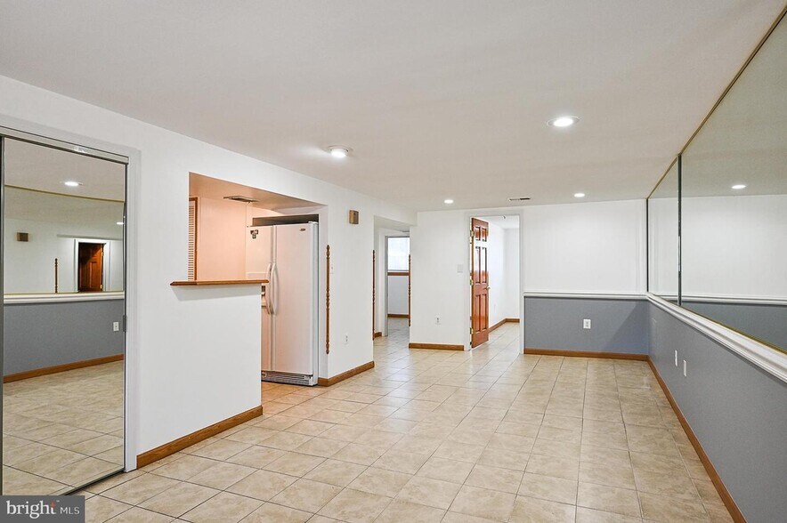 Building Photo - 5700 Chapin Ave