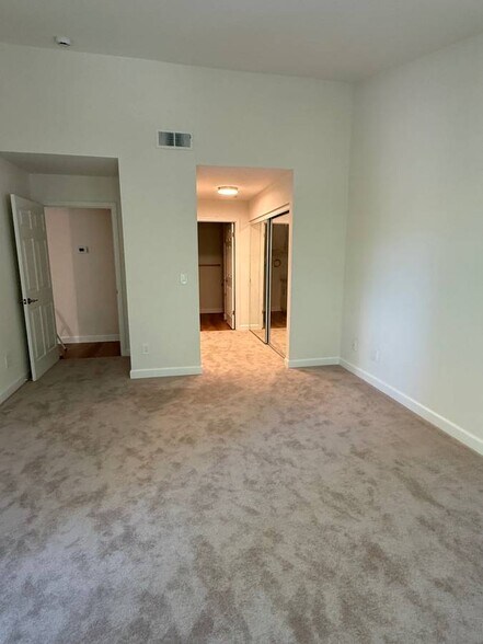 Building Photo - 5939 Eastman Lake Dr