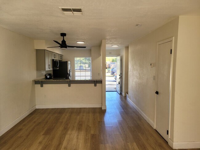 Building Photo - 1236 Dovehill Dr