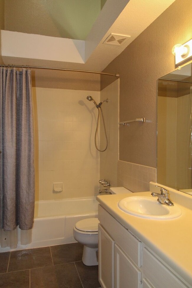 Building Photo - 3205 Fierro Dr