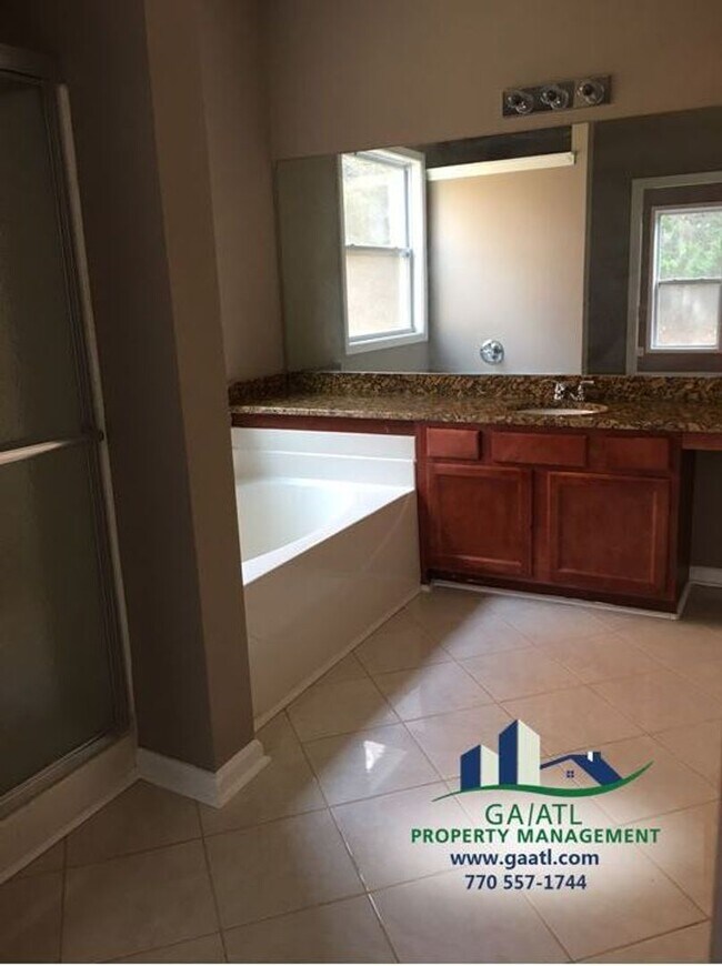 Building Photo - Large 4-bedroom house in the SECKINGER clu...