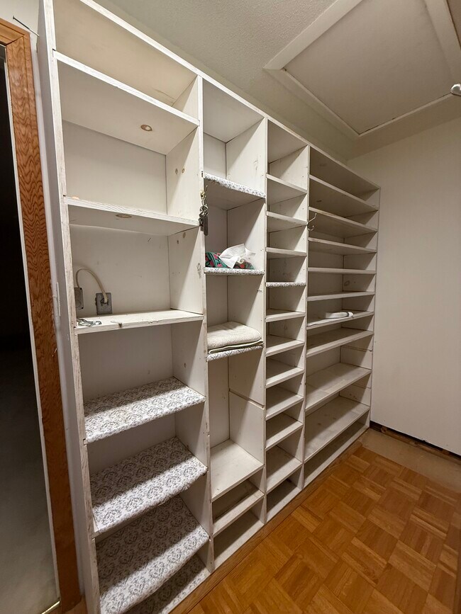 Building Photo - 75 Pine St