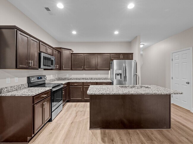 Building Photo - Townhome in Sneads Ferry