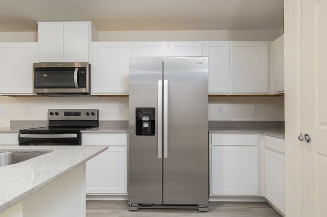 Building Photo - Stunning New-Build Townhouse in Growing 89139 Neighborhood