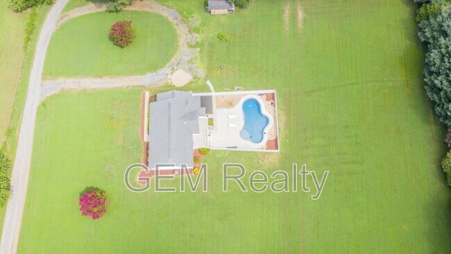 Building Photo - 15617 Mockingbird Ln