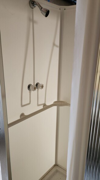 Building Photo - 420 N Main St