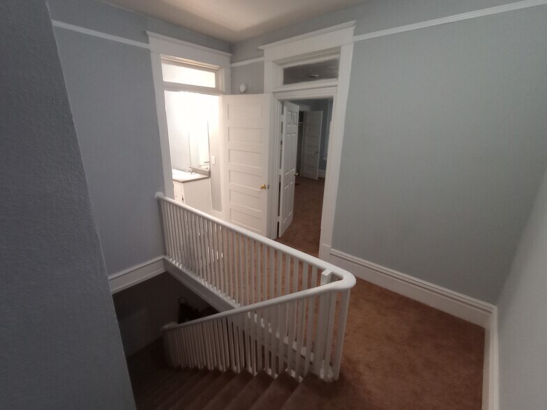 Building Photo - 325 Ellis St