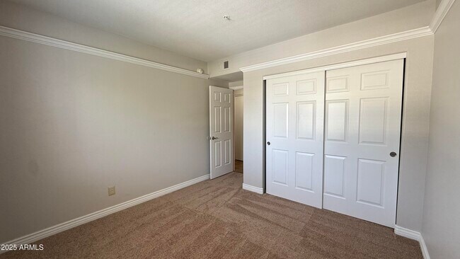 Building Photo - 1825 W Ray Rd