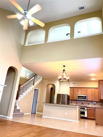 Building Photo - 11490 La Grange Dr