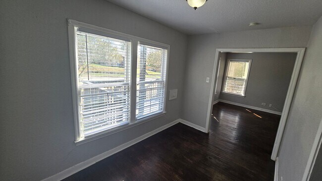 Building Photo - 407/409 Natalen Avenue