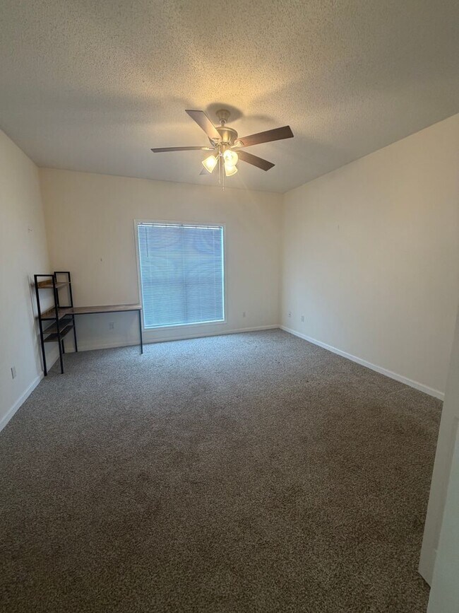 Building Photo - 209 Camden Drive