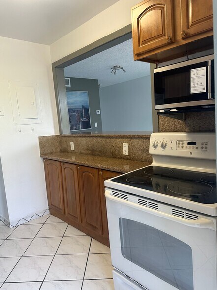 Building Photo - 250 180th Dr