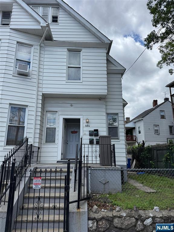 Building Photo - 682-684-684 E 18th St