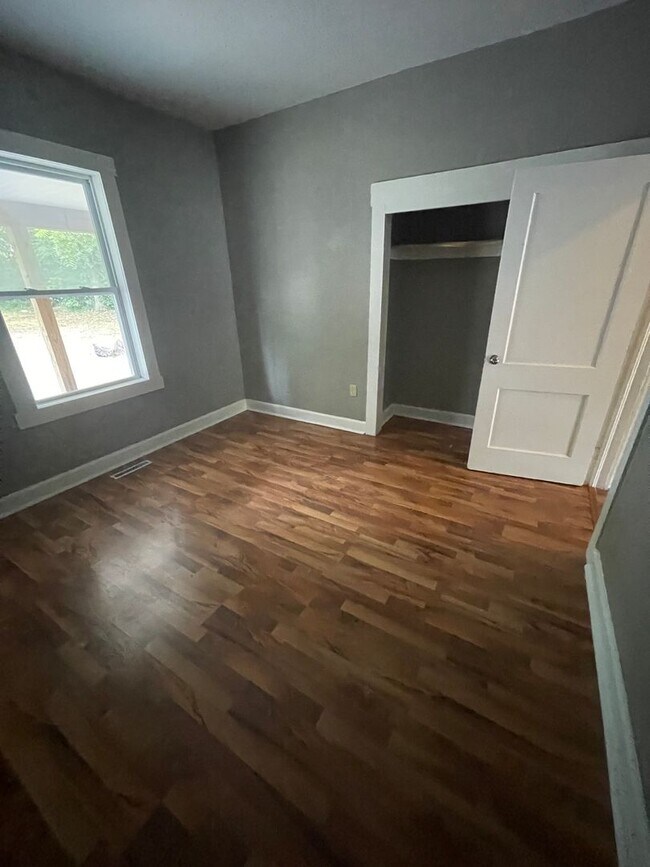 Building Photo - Spacious 3 Bedroom 1 Bath home available now!