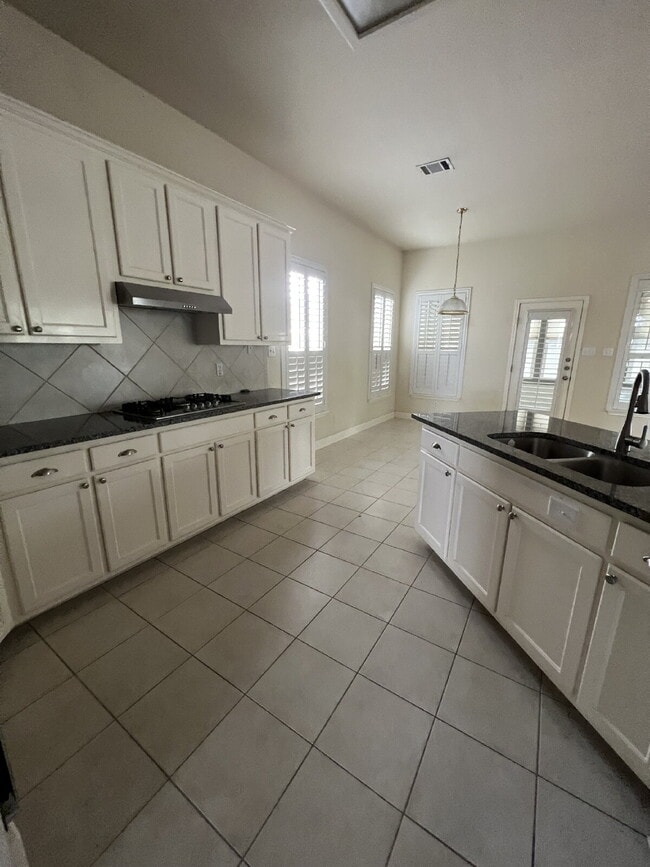 Building Photo - Spacious 3 bed, 2 bath in Plum Creek