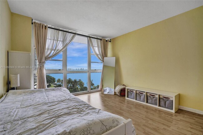 Building Photo - 2451 Brickell Ave