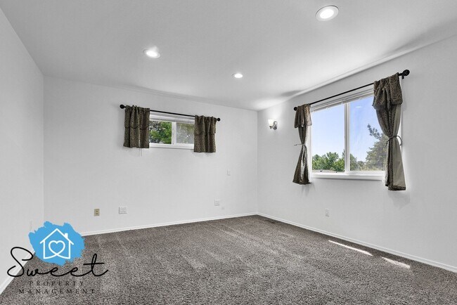 Building Photo - 5499 S Yarrow Pl