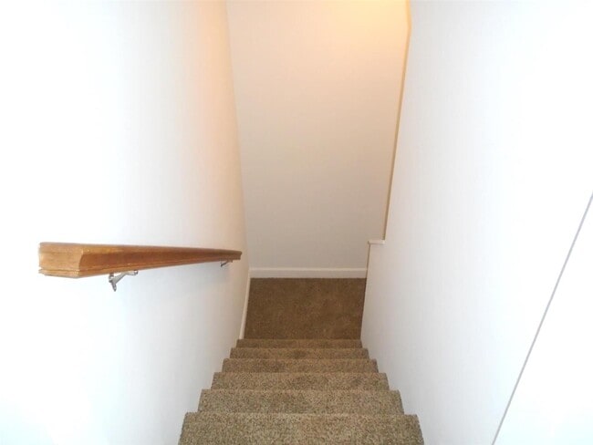 Building Photo - 706 Titan Dr