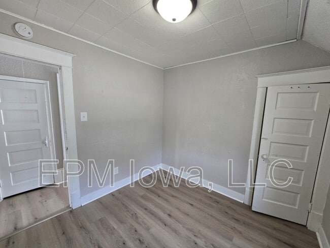 Building Photo - 122 Newell St