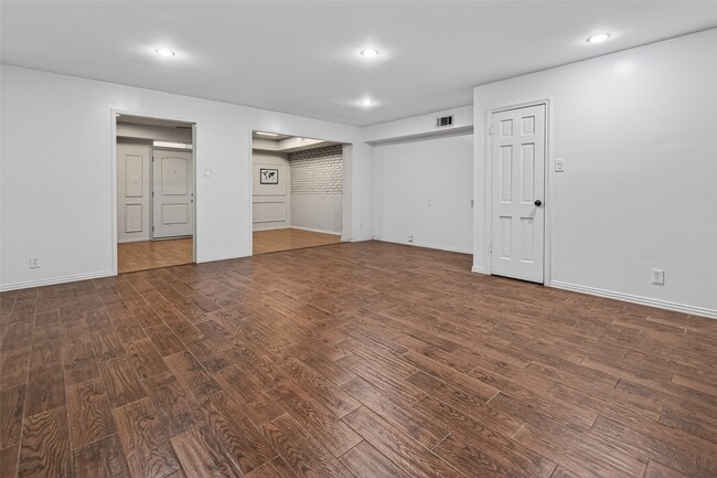 Building Photo - 5530 Holly St