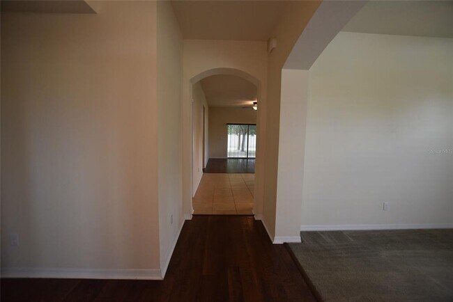 Building Photo - 708 Lake Tarpon Way