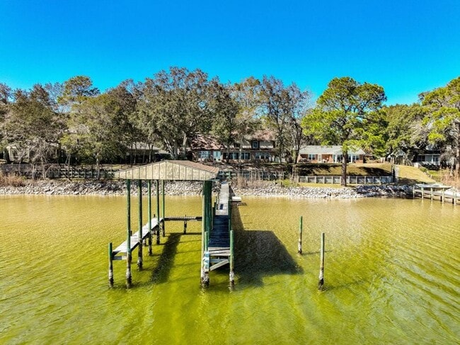 Building Photo - Waterfront Home in Niceville on the Bay wi...