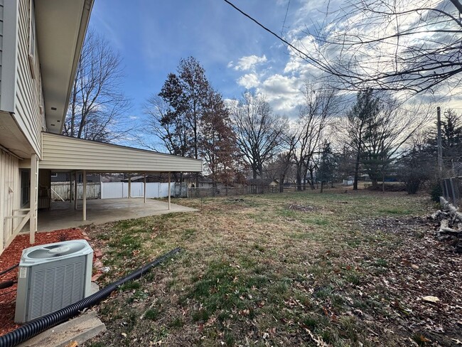 Building Photo - Three Bedroom Home