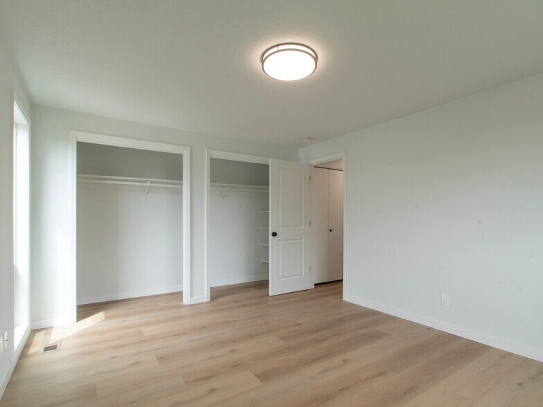 Building Photo - 853 N Gossett Pl