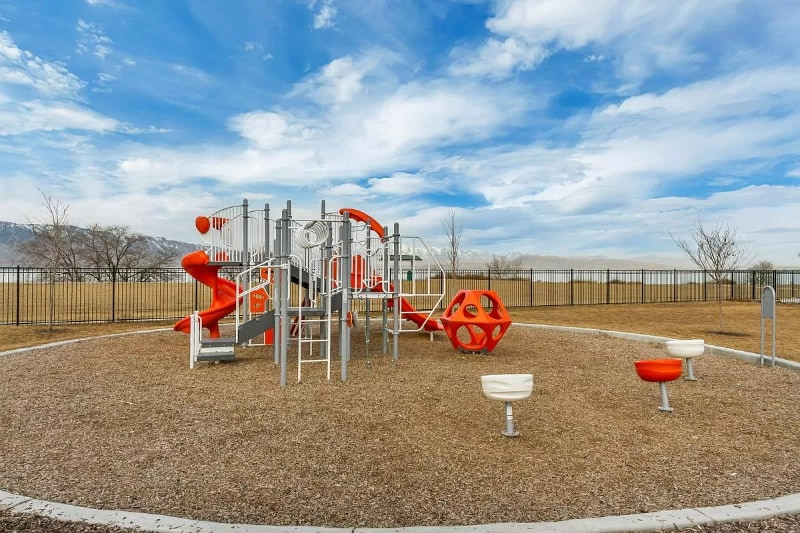 Building Photo - 687 N 380 W