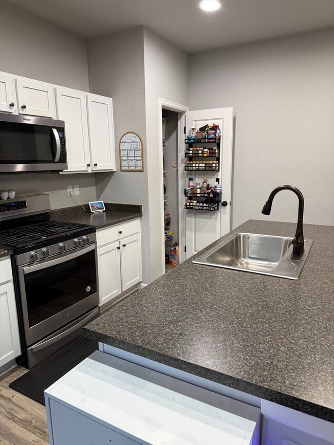 Building Photo - 3 Bed/2.5 Bath Home with Garage / Available Soon / Special Offer