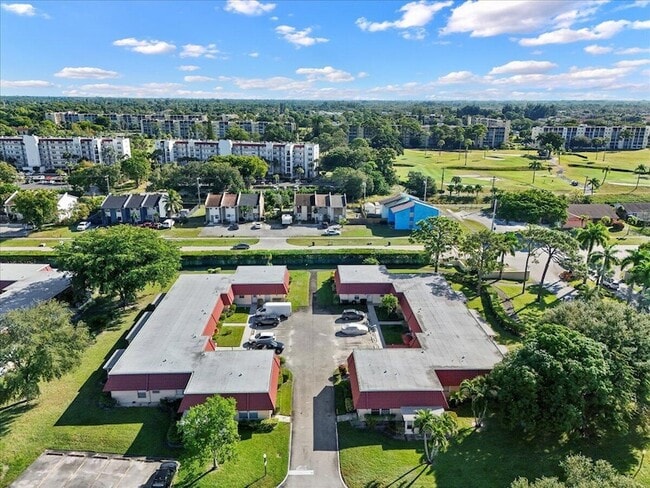 Building Photo - 102 Amherst Ln