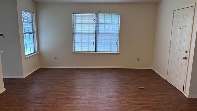 Building Photo - 1127 Mountain View St