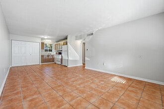 Building Photo - Charming 2 Bedroom Condo with Community Pool!