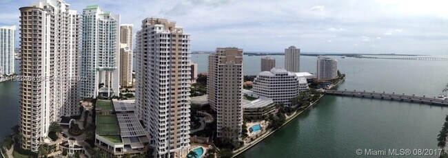 Building Photo - 495 Brickell Ave