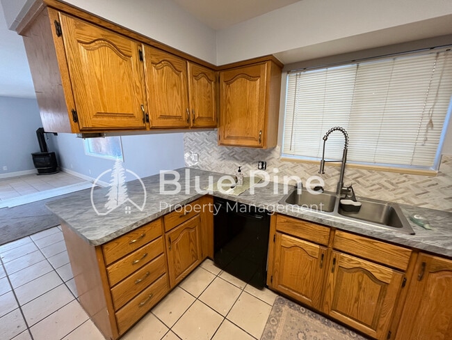 Building Photo - 315 Evans Ave