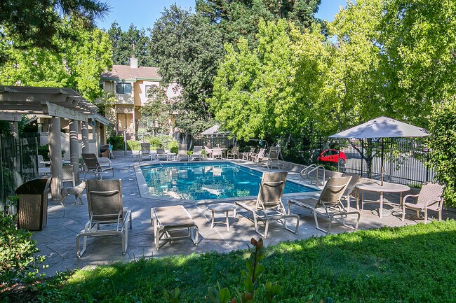 Building Photo - 1912 Magdalena Cir