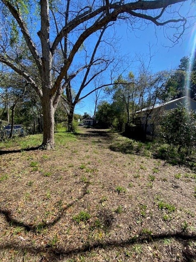 Building Photo - Welcome to this newly remodeled 4-bedroom,...