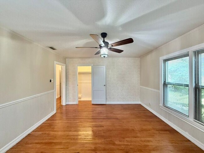 Building Photo - Tour Today! 3 Bed 2 Bath in Tyler!