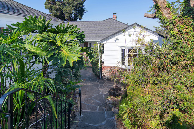 Building Photo - 2417 Arista Ct