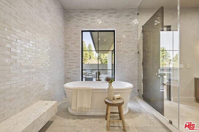 Building Photo - 14273 Greenleaf St