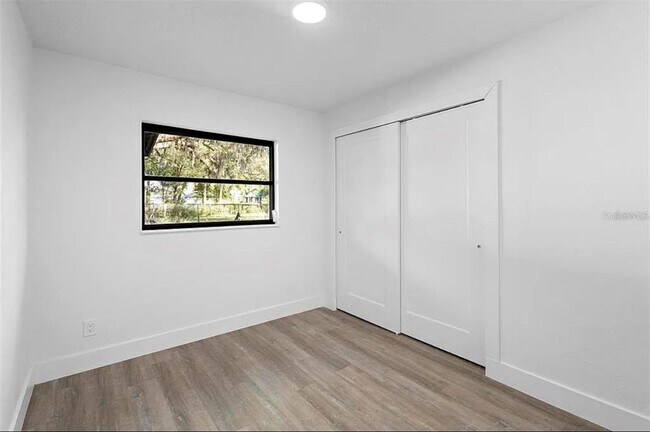 Building Photo - 2225 E Welch Rd