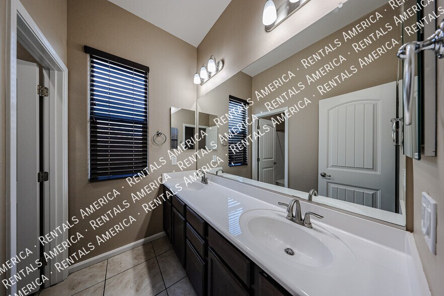 Building Photo - 20856 E Arroyo Verde Dr
