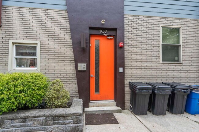 Building Photo - 102 Colgate St