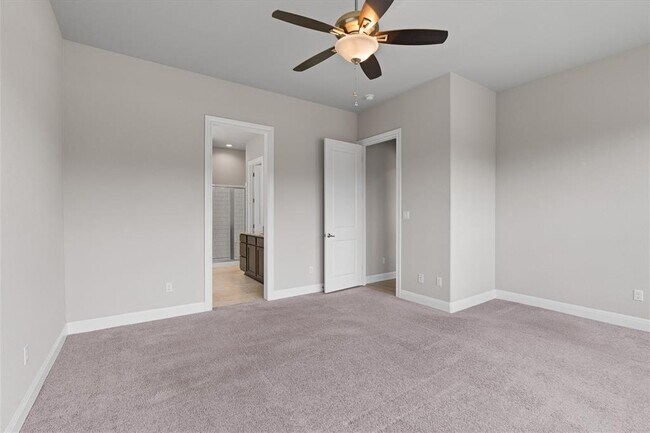 Building Photo - 4660 Katherine Dr