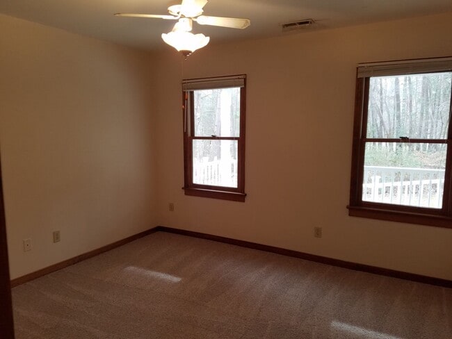 Building Photo - 4 bedroom home on cul-de-sac