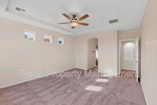 Building Photo - 247 Needle Ave SW