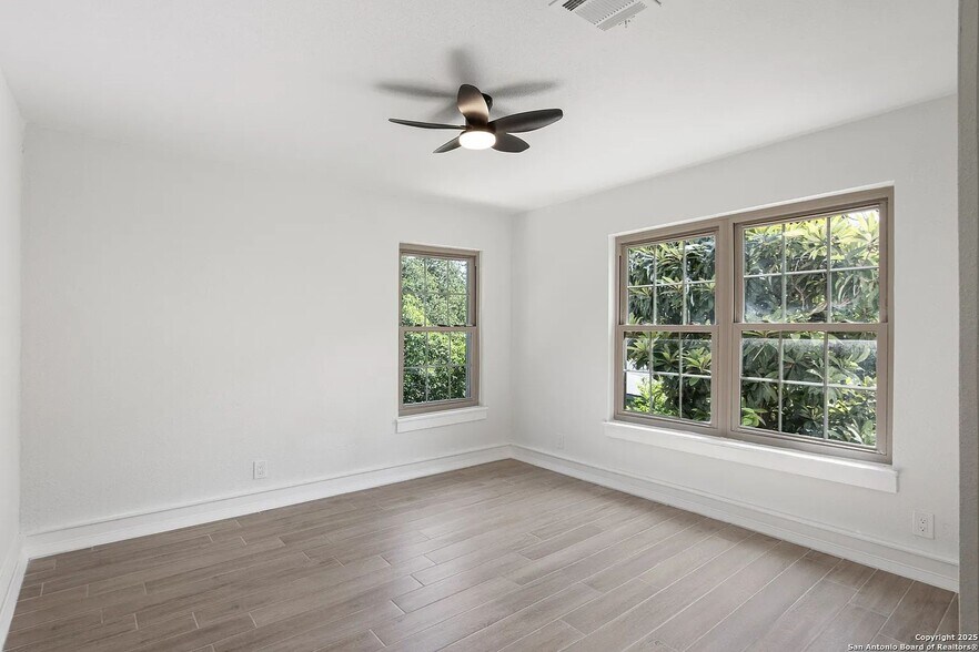 Building Photo - 123 E Brandon